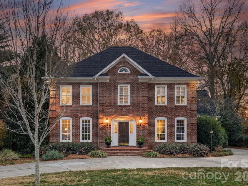 4026 Sharon View Road, Charlotte, NC 28226.  MLS# CAR4346910, YatesRealty ID 4390. Beautiful Custom Home on large private lot