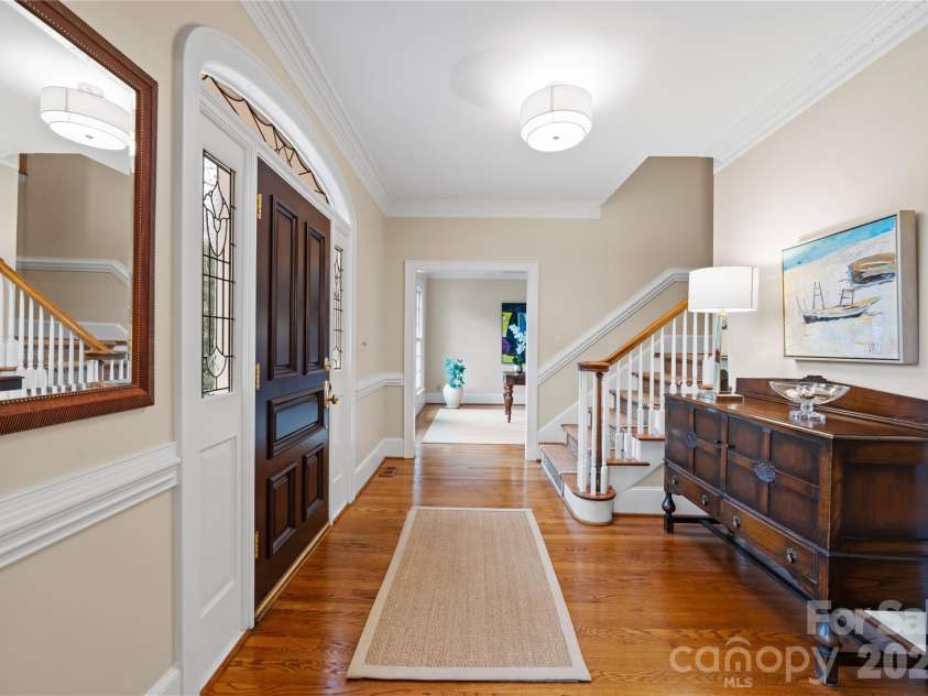 4026 Sharon View Road, Charlotte, NC 28226.  MLS# CAR4346910, YatesRealty ID 4390. Entryway Foyer