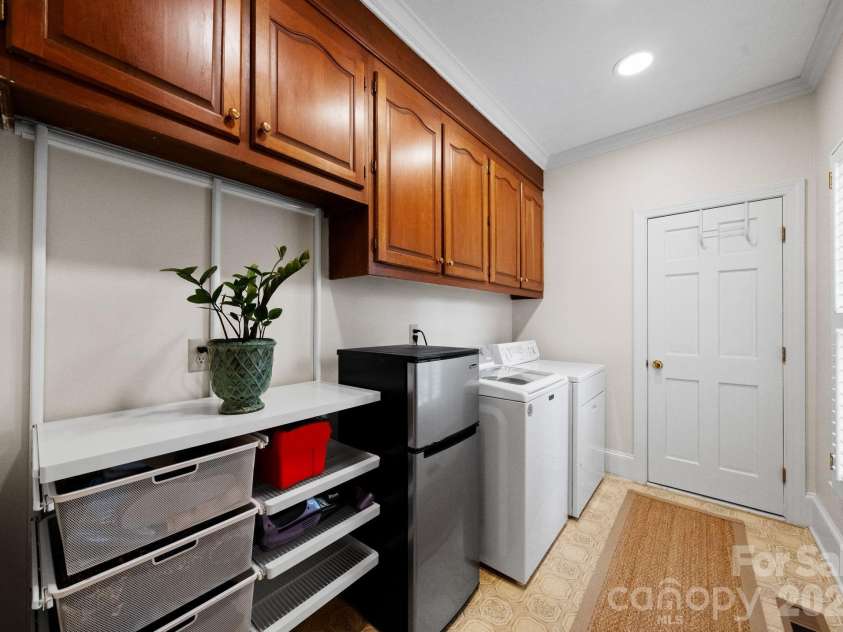 4026 Sharon View Road, Charlotte, NC 28226.  MLS# CAR4346910, YatesRealty ID 4390. Laundry room on main floor