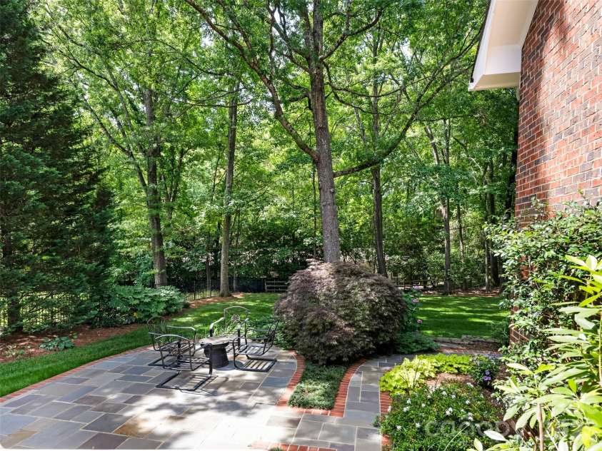 4026 Sharon View Road, Charlotte, NC 28226.  MLS# CAR4346910, YatesRealty ID 4390. Lush mature landscaping in the back yard