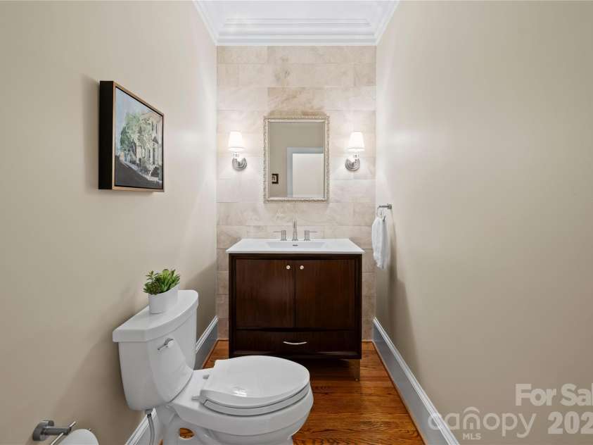 4026 Sharon View Road, Charlotte, NC 28226.  MLS# CAR4346910, YatesRealty ID 4390. Main floor powder room.