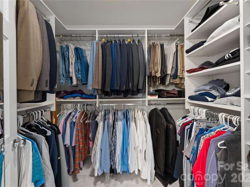 4026 Sharon View Road, Charlotte, NC 28226.  MLS# CAR4346910, YatesRealty ID 4390. Primary walk-in closet
