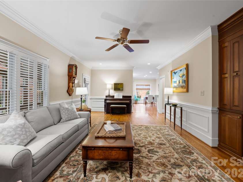 4026 Sharon View Road, Charlotte, NC 28226.  MLS# CAR4346910, YatesRealty ID 4390. The great room has built in cabinetry.