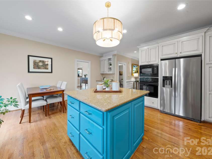4026 Sharon View Road, Charlotte, NC 28226.  MLS# CAR4346910, YatesRealty ID 4390. The kitchen island opens up to the dining area.