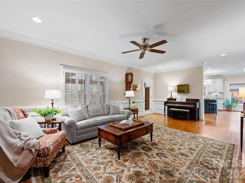 4026 Sharon View Road, Charlotte, NC 28226.  MLS# CAR4346910, YatesRealty ID 4390. The large great room with beautiful hard wood floors.