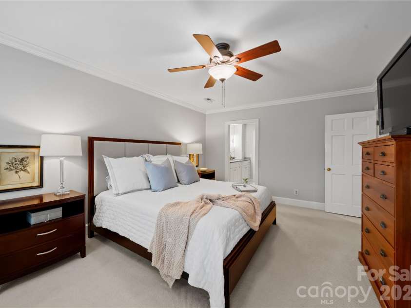 4026 Sharon View Road, Charlotte, NC 28226.  MLS# CAR4346910, YatesRealty ID 4390. The primary suite.