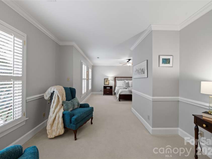 4026 Sharon View Road, Charlotte, NC 28226.  MLS# CAR4346910, YatesRealty ID 4390. The sitting room off of the primary suite.