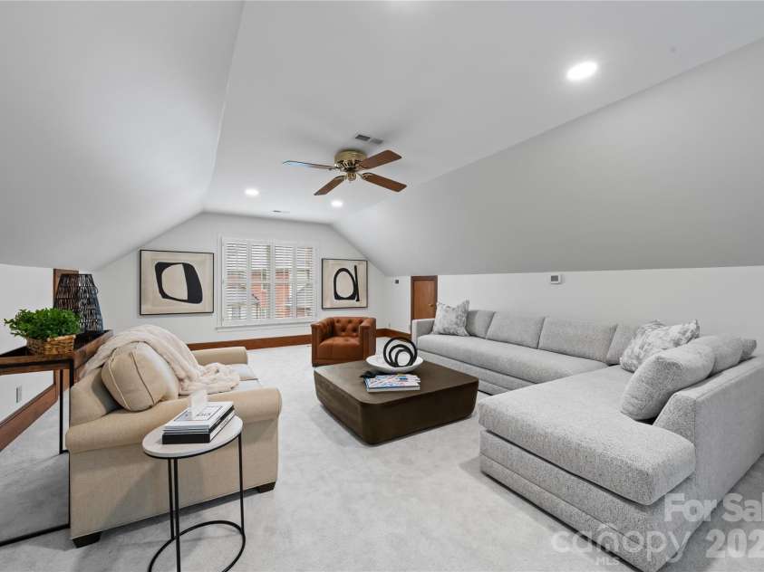 4026 Sharon View Road, Charlotte, NC 28226.  MLS# CAR4346910, YatesRealty ID 4390. TThe bonus room has its own stairway.