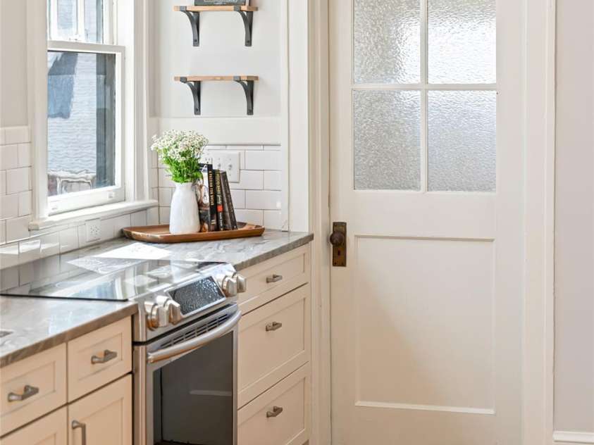 44 Maney Avenue, Asheville, NC 28804.  MLS# CAR4237792, YatesRealty ID 4390. 