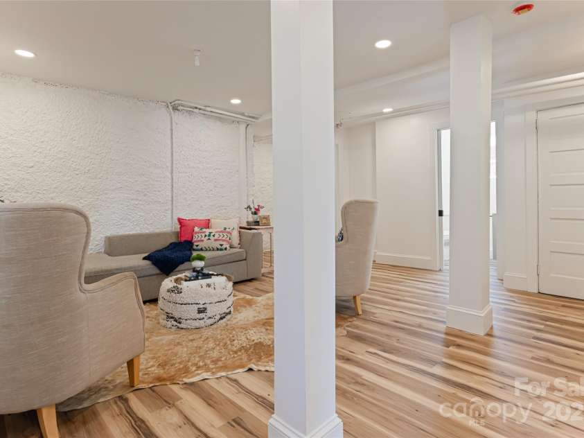 44 Maney Avenue, Asheville, NC 28804.  MLS# CAR4237792, YatesRealty ID 4390. 