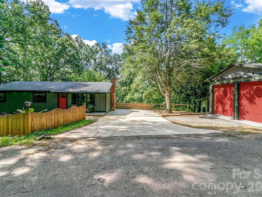 46 Monte Vista Circle, Candler, NC 28715.  MLS# CAR4414343, YatesRealty ID 43901. 