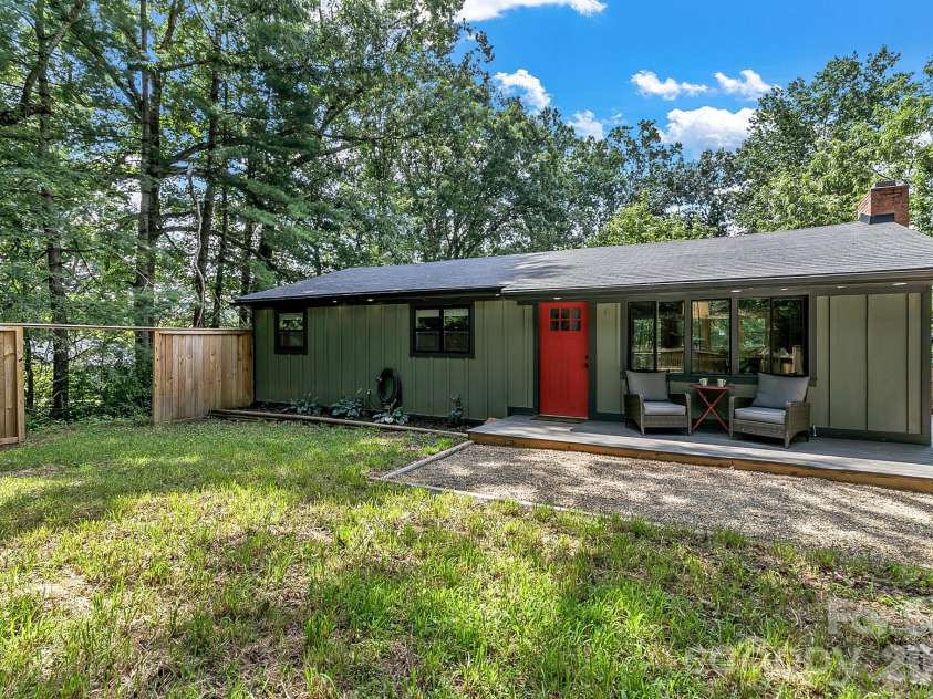 46 Monte Vista Circle, Candler, NC 28715.  MLS# CAR4414343, YatesRealty ID 43901. 