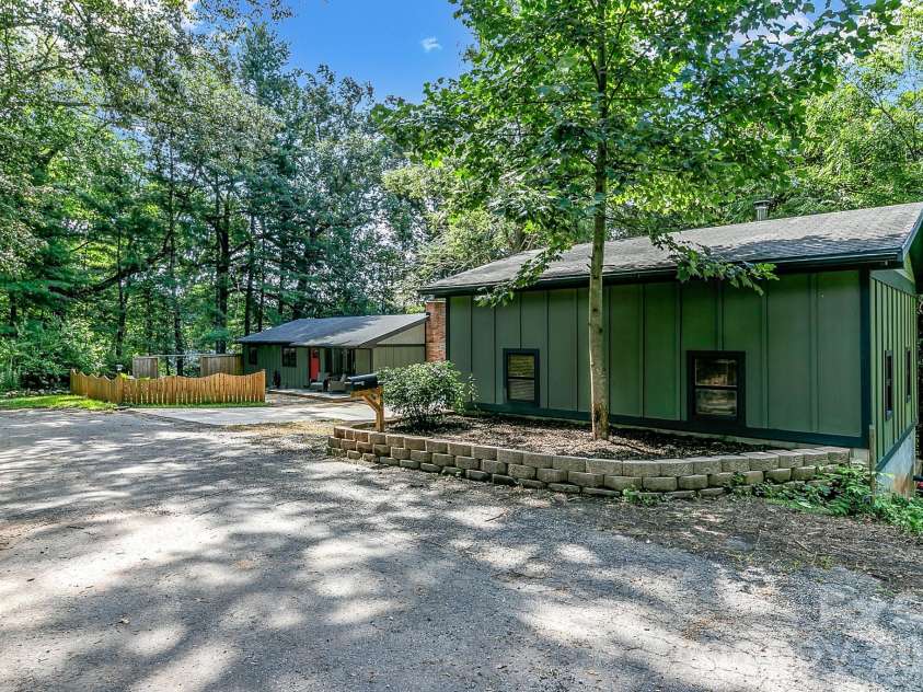 46 Monte Vista Circle, Candler, NC 28715.  MLS# CAR4414343, YatesRealty ID 43901. 