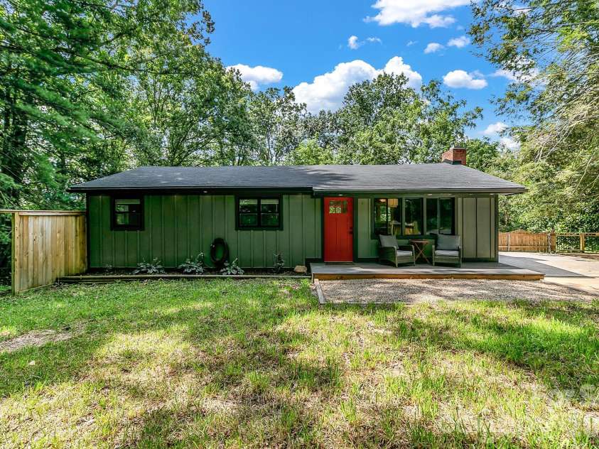 46 Monte Vista Circle, Candler, NC 28715.  MLS# CAR4414343, YatesRealty ID 43901. 