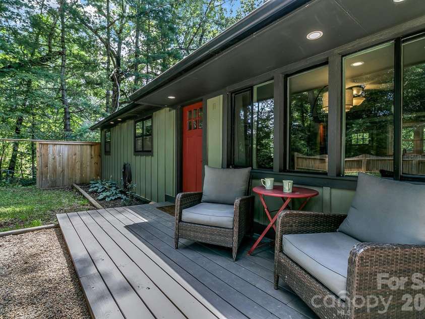 46 Monte Vista Circle, Candler, NC 28715.  MLS# CAR4414343, YatesRealty ID 43901. 