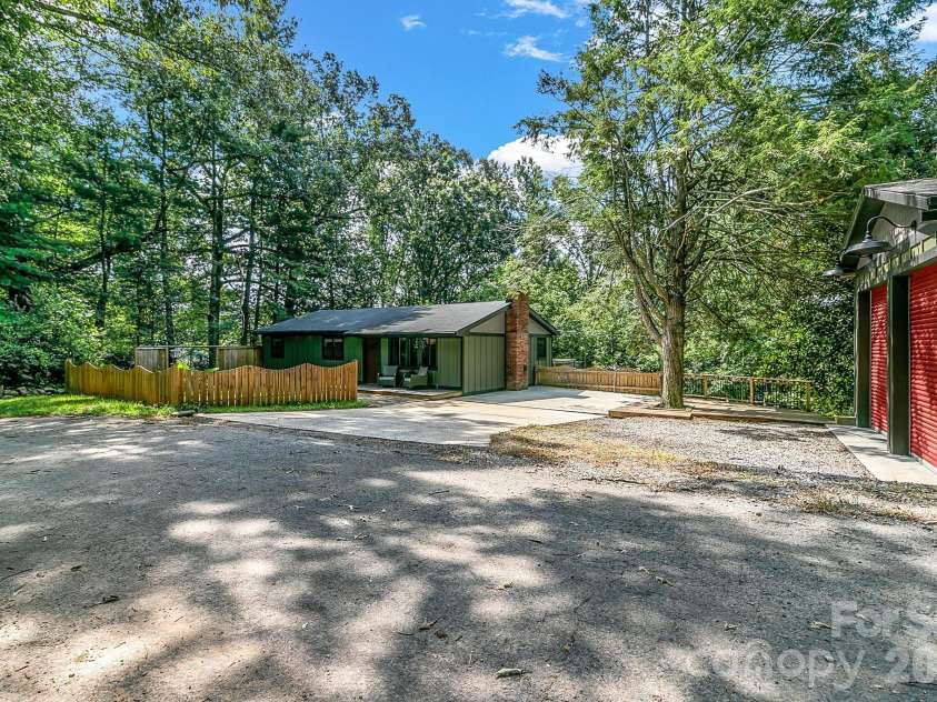 46 Monte Vista Circle, Candler, NC 28715.  MLS# CAR4414343, YatesRealty ID 43901. 