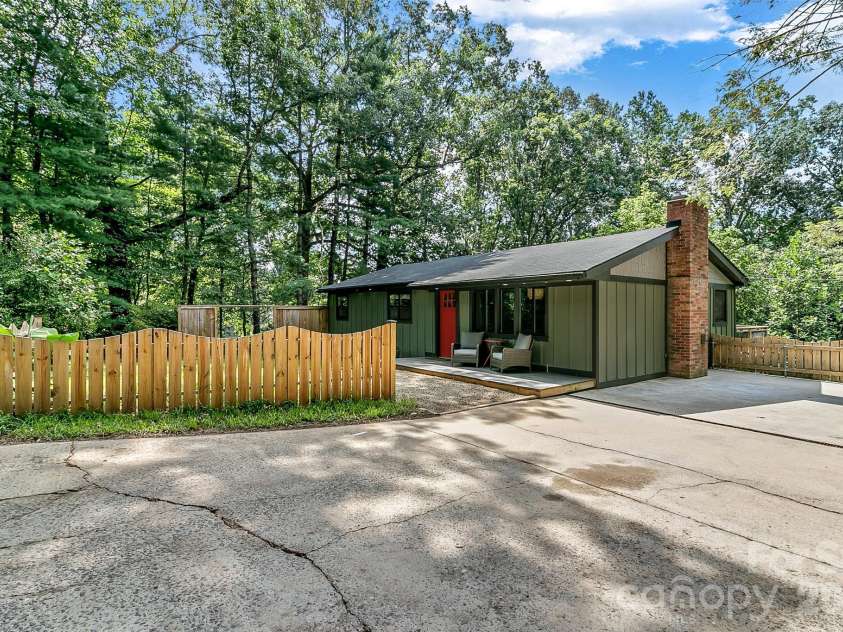 46 Monte Vista Circle, Candler, NC 28715.  MLS# CAR4414343, YatesRealty ID 43901. 
