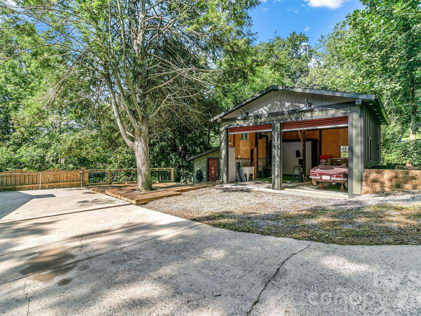 46 Monte Vista Circle, Candler, NC 28715.  MLS# CAR4414343, YatesRealty ID 43901. 