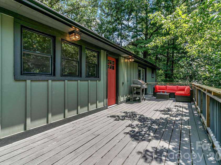 46 Monte Vista Circle, Candler, NC 28715.  MLS# CAR4414343, YatesRealty ID 43901. 