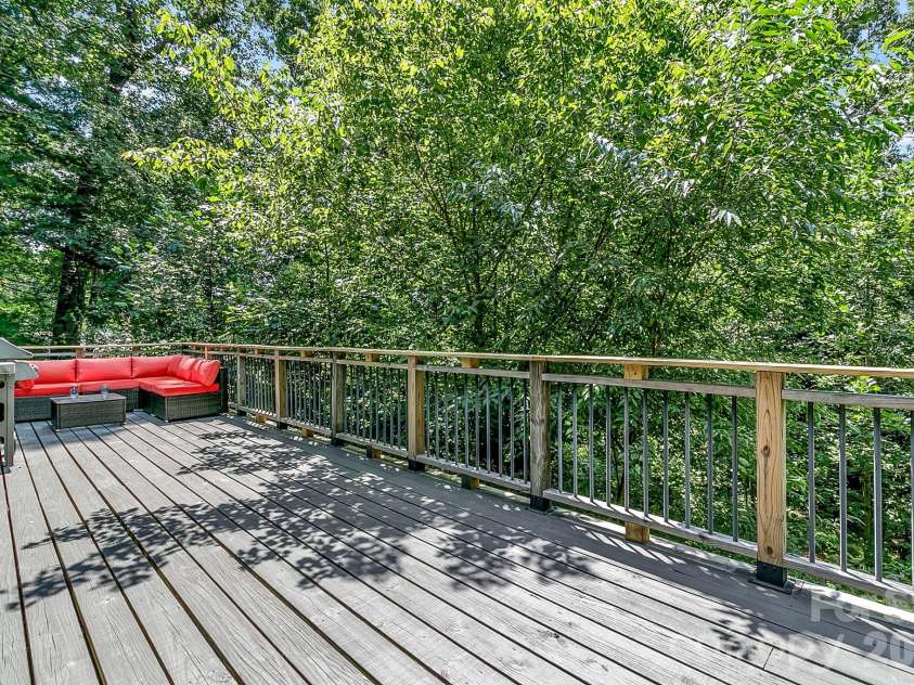 46 Monte Vista Circle, Candler, NC 28715.  MLS# CAR4414343, YatesRealty ID 43901. 