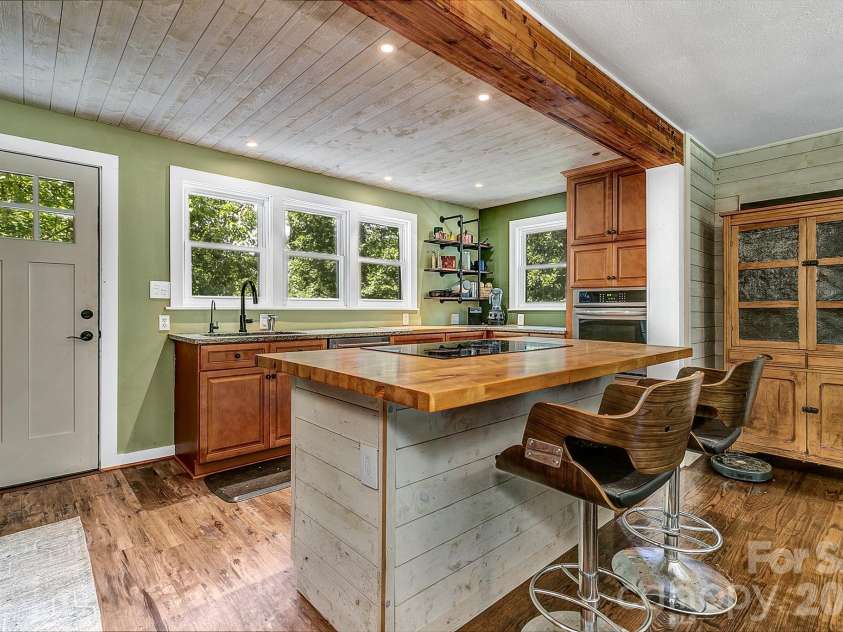 46 Monte Vista Circle, Candler, NC 28715.  MLS# CAR4414343, YatesRealty ID 43901. 