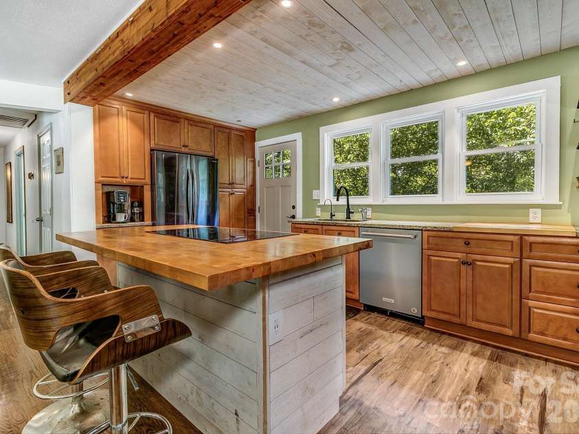 46 Monte Vista Circle, Candler, NC 28715.  MLS# CAR4414343, YatesRealty ID 43901. 
