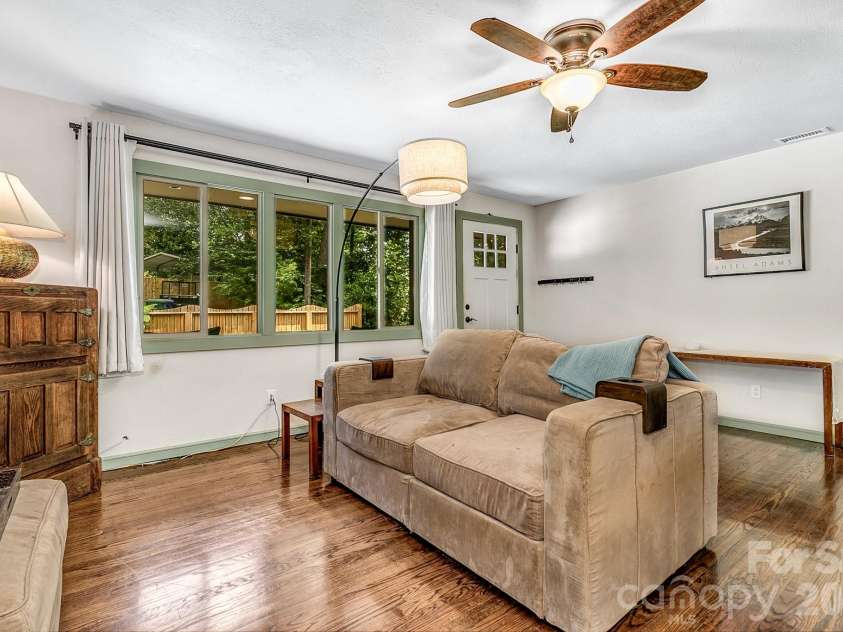 46 Monte Vista Circle, Candler, NC 28715.  MLS# CAR4414343, YatesRealty ID 43901. 