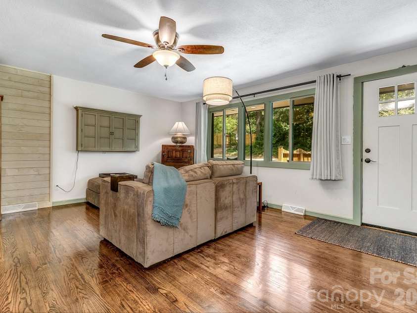 46 Monte Vista Circle, Candler, NC 28715.  MLS# CAR4414343, YatesRealty ID 43901. 