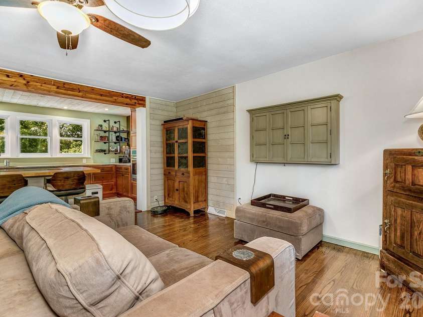 46 Monte Vista Circle, Candler, NC 28715.  MLS# CAR4414343, YatesRealty ID 43901. 