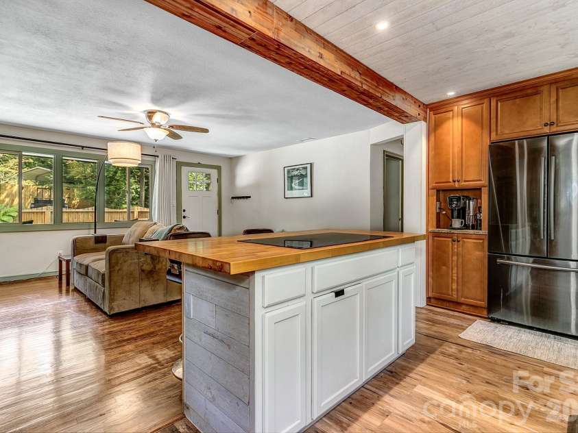 46 Monte Vista Circle, Candler, NC 28715.  MLS# CAR4414343, YatesRealty ID 43901. 