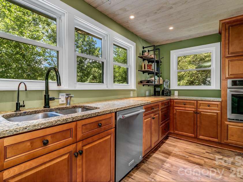 46 Monte Vista Circle, Candler, NC 28715.  MLS# CAR4414343, YatesRealty ID 43901. 