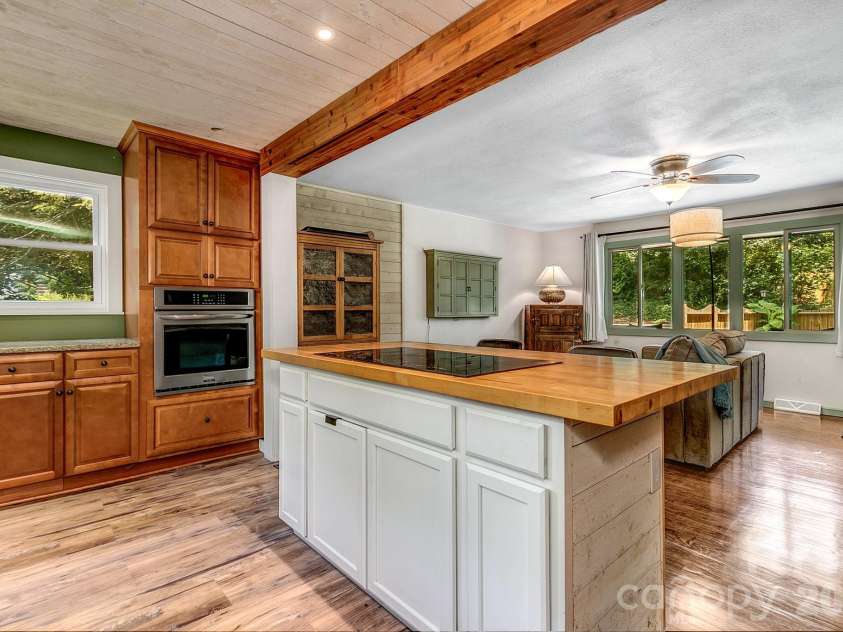 46 Monte Vista Circle, Candler, NC 28715.  MLS# CAR4414343, YatesRealty ID 43901. 