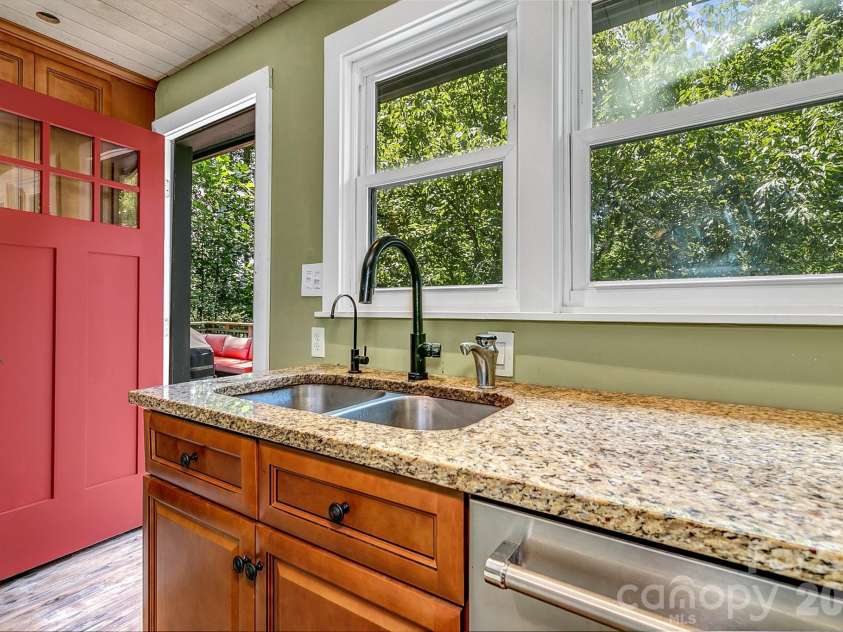 46 Monte Vista Circle, Candler, NC 28715.  MLS# CAR4414343, YatesRealty ID 43901. 