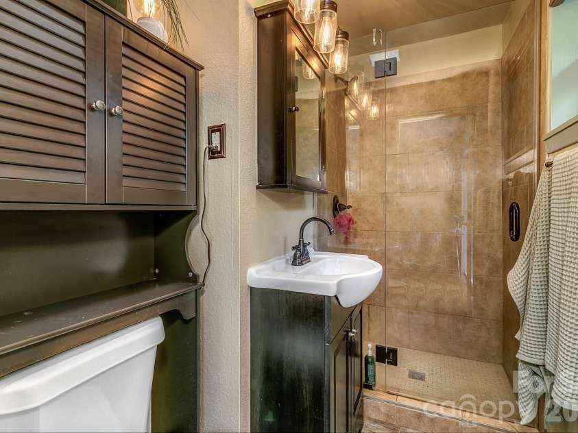 46 Monte Vista Circle, Candler, NC 28715.  MLS# CAR4414343, YatesRealty ID 43901. 