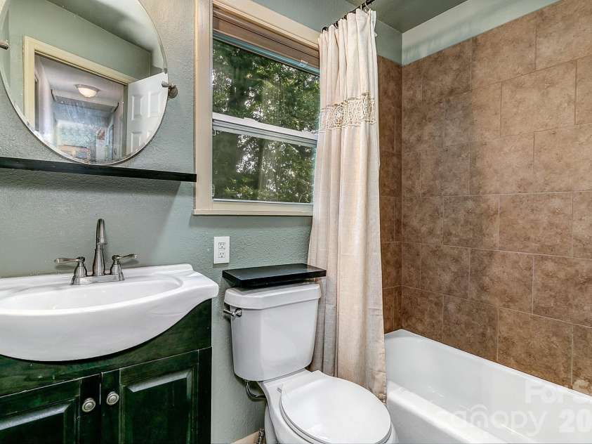 46 Monte Vista Circle, Candler, NC 28715.  MLS# CAR4414343, YatesRealty ID 43901. 