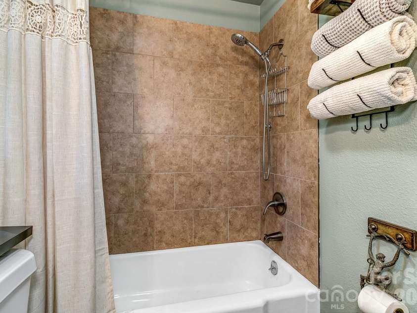 46 Monte Vista Circle, Candler, NC 28715.  MLS# CAR4414343, YatesRealty ID 43901. 