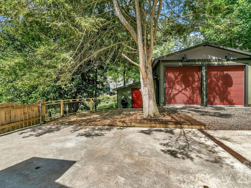 46 Monte Vista Circle, Candler, NC 28715.  MLS# CAR4414343, YatesRealty ID 43901. 