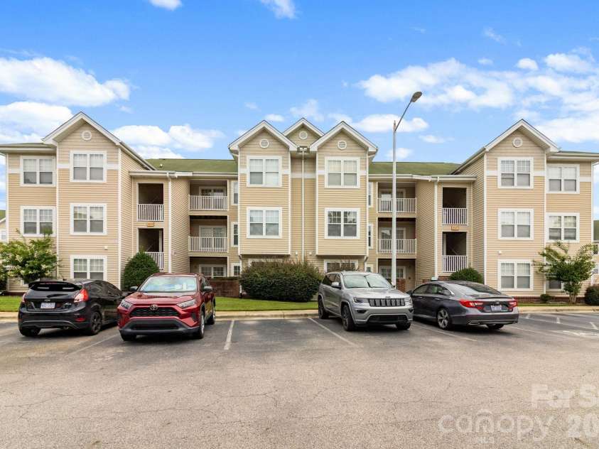3317 Harbour Pointe Place, Fayetteville, NC 28314.  MLS# CAR4414305, YatesRealty ID 43903. 