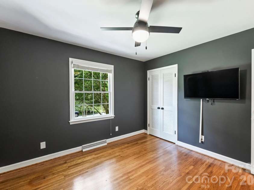 3120 Sunnybrook Drive, Charlotte, NC 28210.  MLS# CAR4412858, YatesRealty ID 43905. 