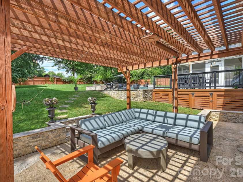 3120 Sunnybrook Drive, Charlotte, NC 28210.  MLS# CAR4412858, YatesRealty ID 43905. 