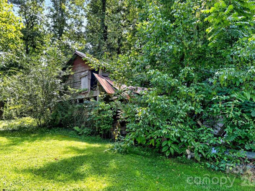 96 Huntsville Road, Marion, NC 28752.  MLS# CAR4413751, YatesRealty ID 43906. Old Barn