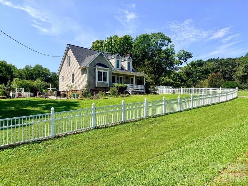 1070 River Run, Asheboro, NC 27205.  MLS# CAR4413521, YatesRealty ID 43907. 