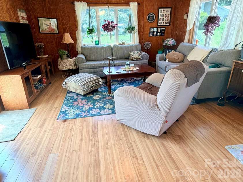 1070 River Run, Asheboro, NC 27205.  MLS# CAR4413521, YatesRealty ID 43907. Sunroom