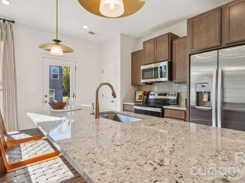2209 Gladwyne Place, Charlotte, NC 28269.  MLS# CAR4414402, YatesRealty ID 43908. Kitchen