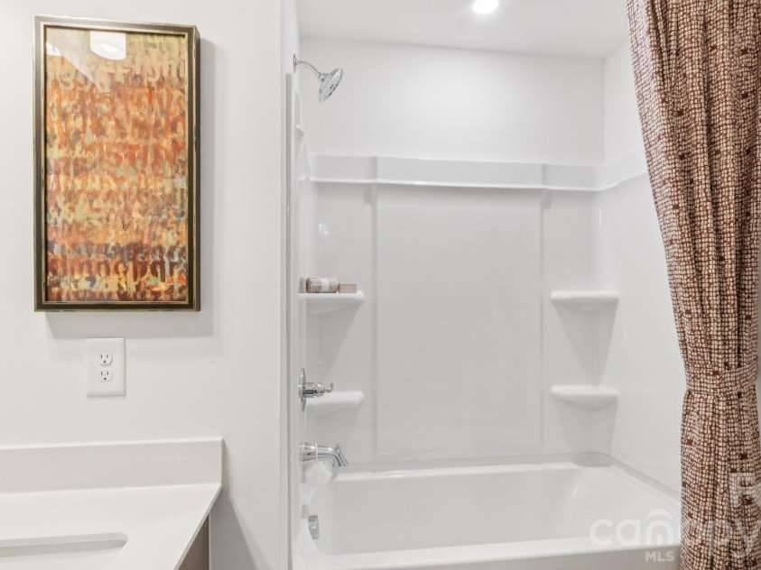 2209 Gladwyne Place, Charlotte, NC 28269.  MLS# CAR4414402, YatesRealty ID 43908. Secondary Bathroom