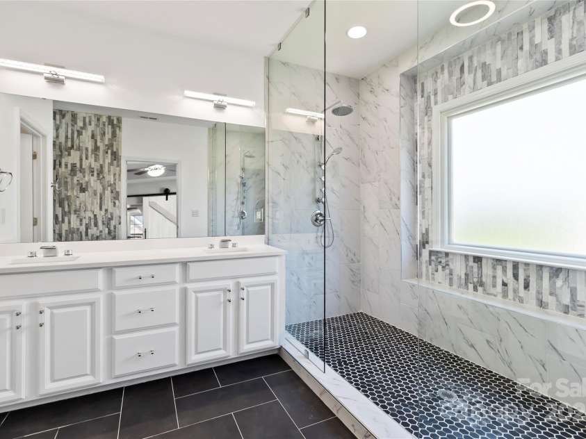 1009 Murandy Lane, Matthews, NC 28104.  MLS# CAR4272008, YatesRealty ID 4391. 