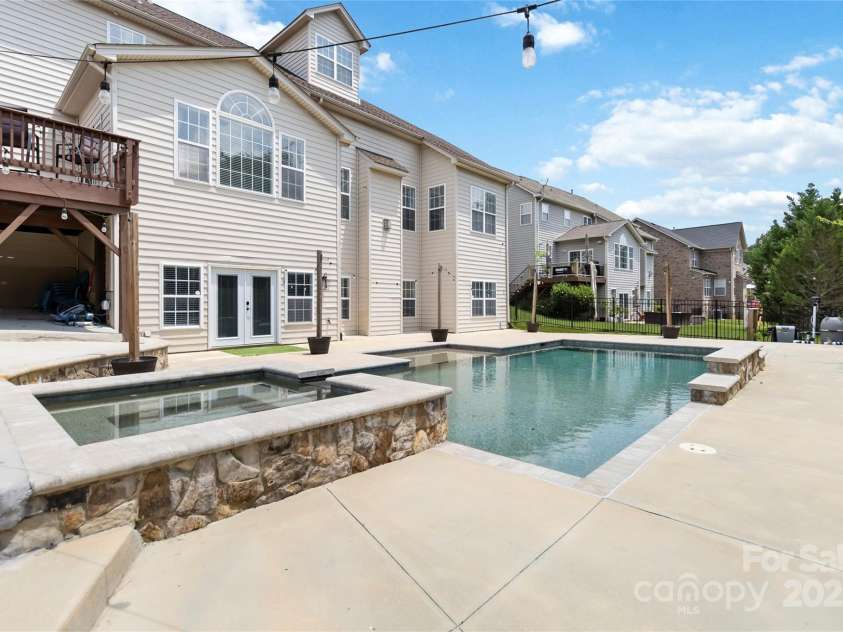 1009 Murandy Lane, Matthews, NC 28104.  MLS# CAR4272008, YatesRealty ID 4391. 