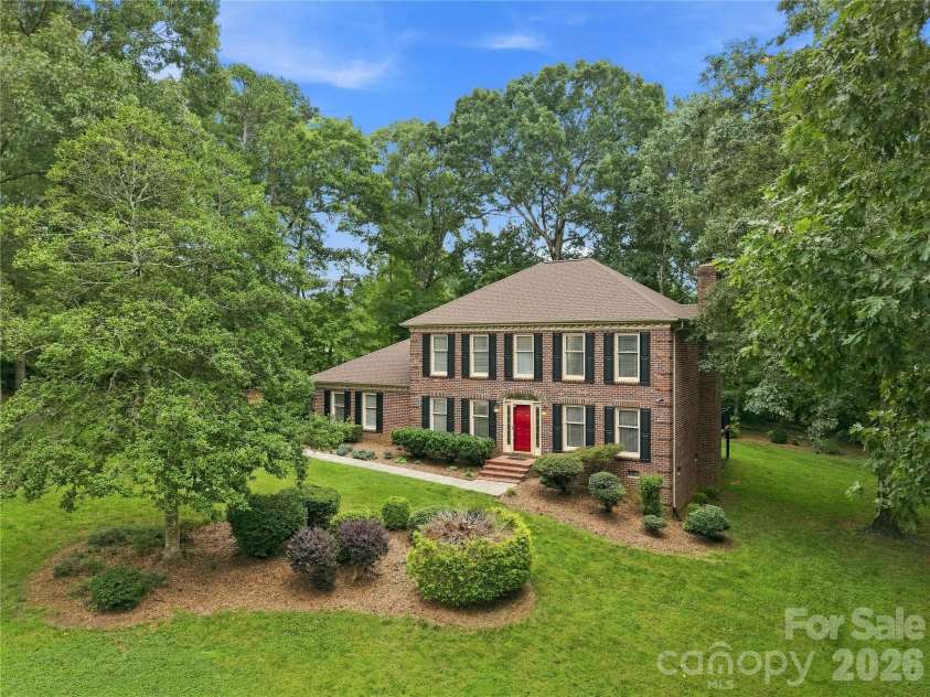 3906 Wandering Lane, Hickory, NC 28601.  MLS# CAR4410839, YatesRealty ID 43911. 