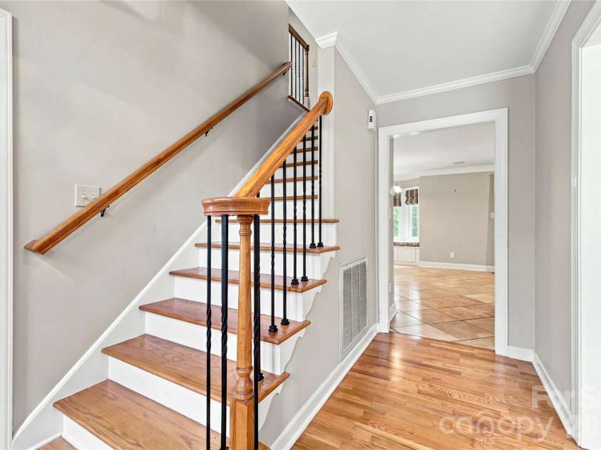 3906 Wandering Lane, Hickory, NC 28601.  MLS# CAR4410839, YatesRealty ID 43911. 