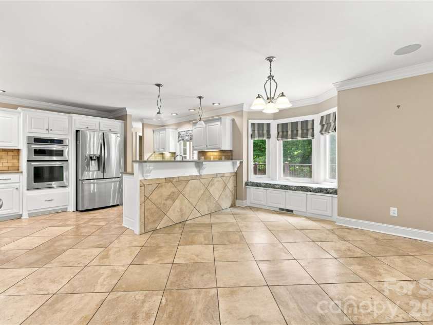 3906 Wandering Lane, Hickory, NC 28601.  MLS# CAR4410839, YatesRealty ID 43911. 